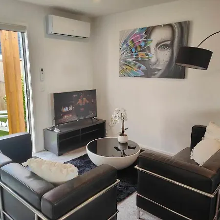 Stylish Townhouse In City Centre